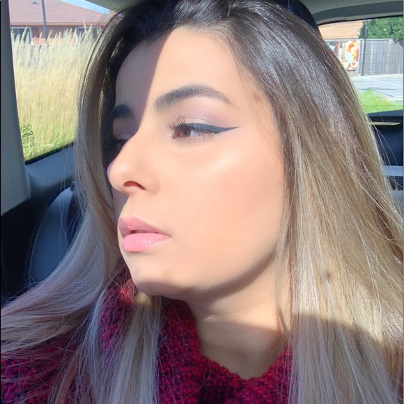 Meet your Posher, Danielle - Picture 1 of 1